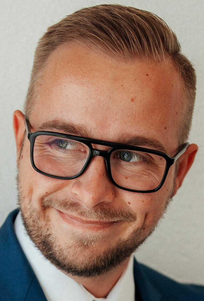 Milan Pecko Zubný technik Žilina Zubná technika ALPHA DENTAL DESIGN Krajšie zuby Korunky Mostíky Protézy Zirkon 3D tlač CAD/CAM